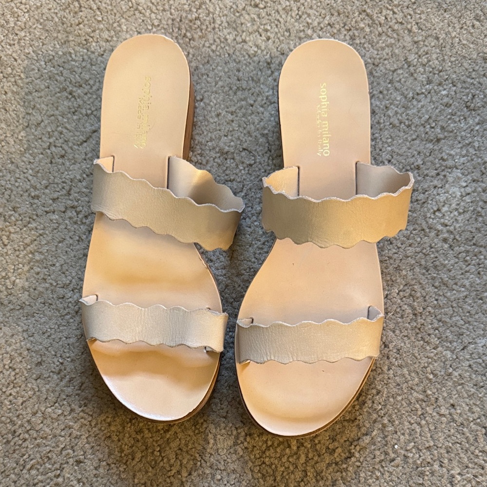 Sophia Milano Cream Scalloped Sandals